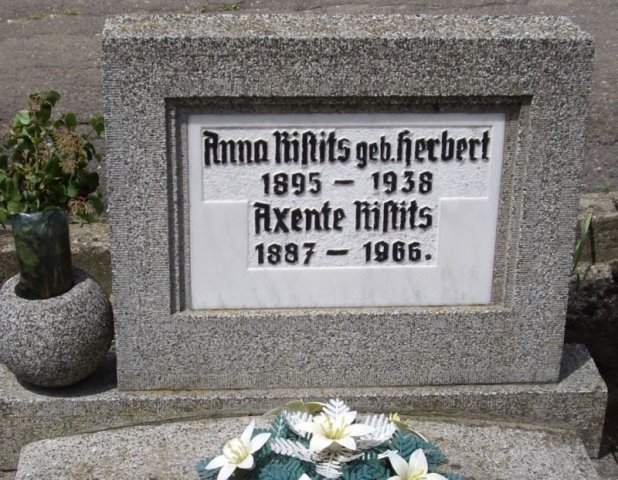 Ristits Axente 1887-1966 Herbert Anna 1895-1938 Grabstein